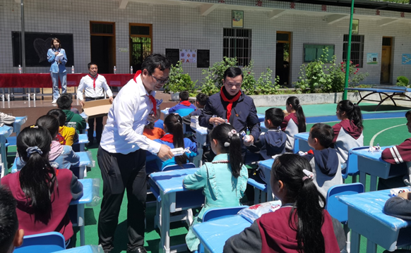 1655086318044070128.png 坚持党的领导,传承红色基因,光大证券探索证券行业文化建设新模式