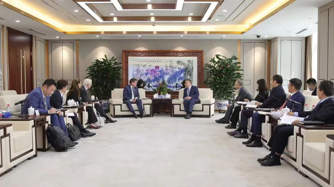 王江会见永明金融集团首席执行官苏凯帆