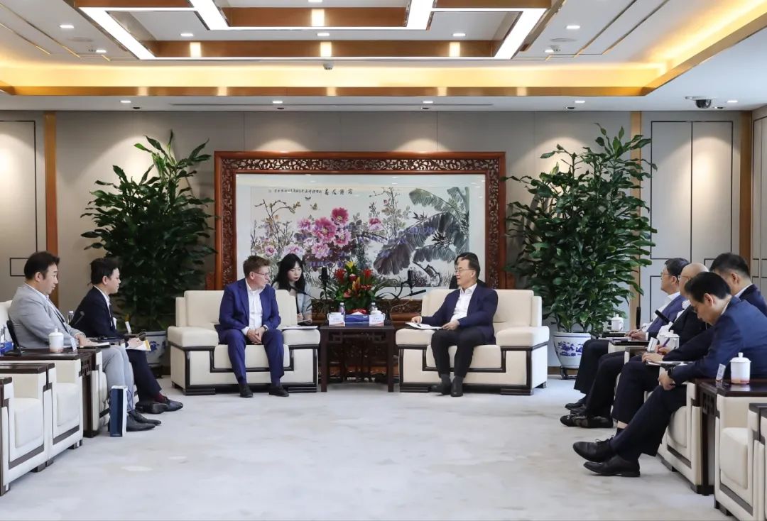 光大集团与加拿大永明金融举行工作会谈