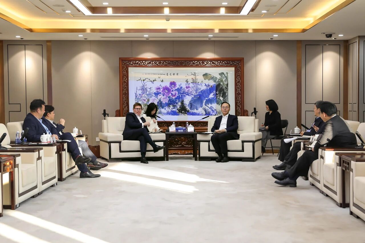 1763954763073063480.jpg 光大集团与加拿大永明金融集团举行工作会谈